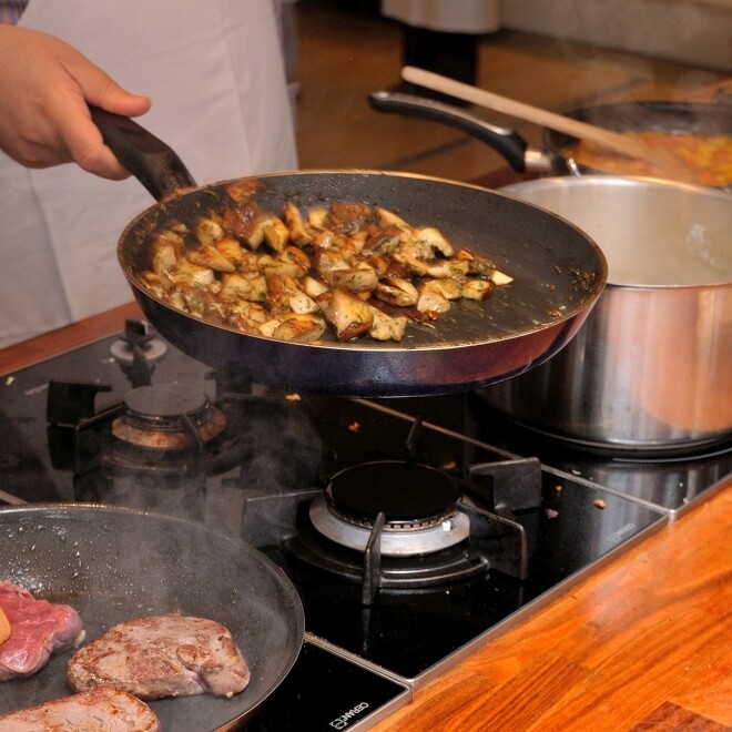 Vorsichtsmaßnahmen sind angebracht: Die Hälfte aller Küchenbrände entsteht am Herd. Vorsichtsmaßnahmen sind angebracht: Die Hälfte aller Küchenbrände entsteht am Herd.