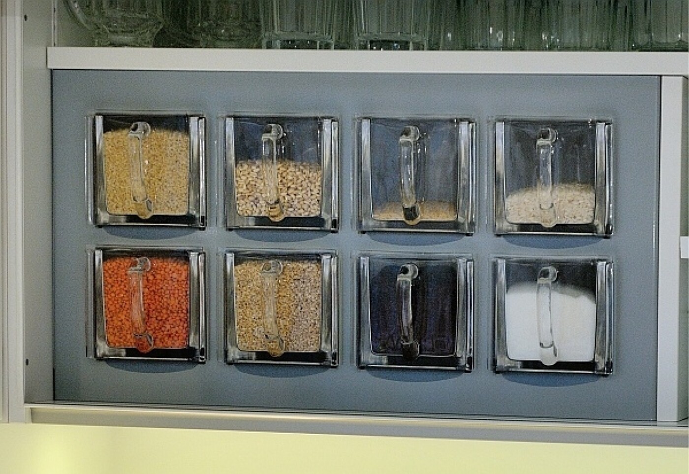 Praktische Vorratsbehälter aus Glas zum Einbau in Ihrer Küche Praktische Vorratsbehälter aus Glas zum Einbau in Ihrer Küche