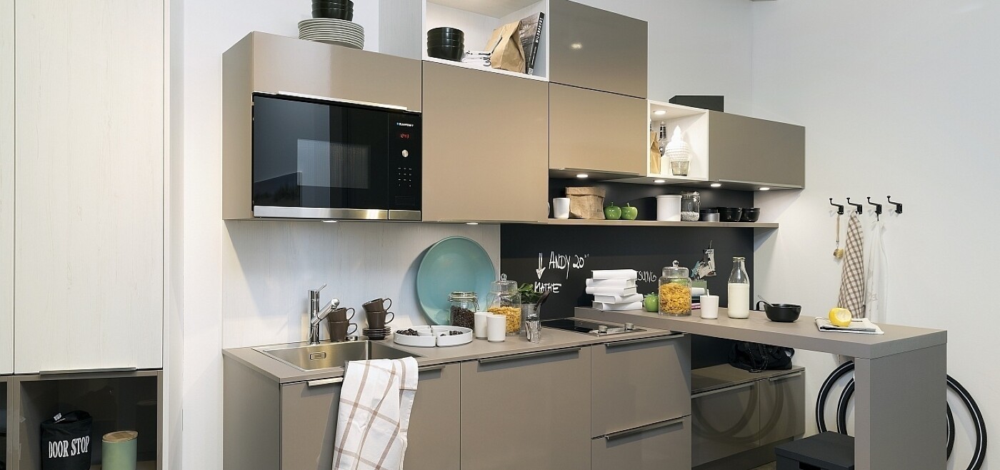 Wohnliche Küchenzeile mit vielen Funktionen für die kleine Küche Wohnliche Küchenzeile mit vielen Funktionen für die kleine Küche