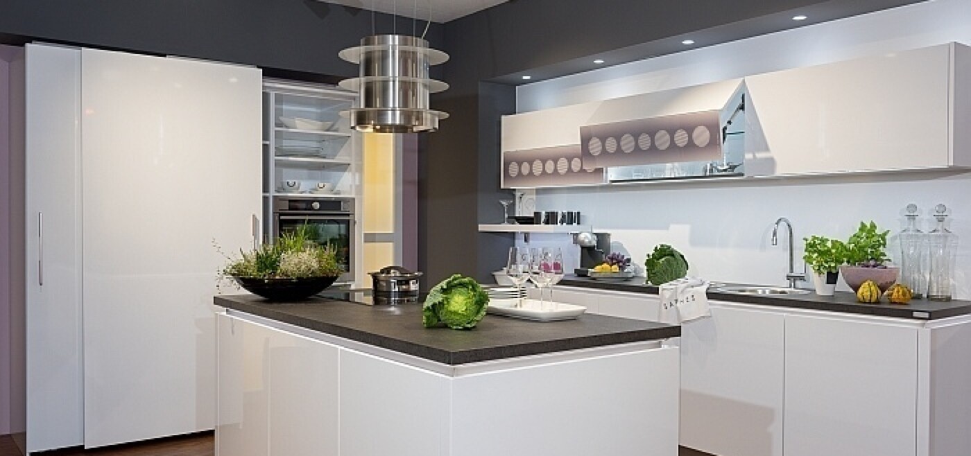 Wer träumt nicht von der Kücheninsel! Wir wissen, worauf es bei der Planung ankommt. Wer träumt nicht von der Kücheninsel! Wir wissen, worauf es bei der Planung ankommt.