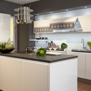 Moderne Küchen machen sich fast unhörbar. Moderne Küchen machen sich fast unhörbar.