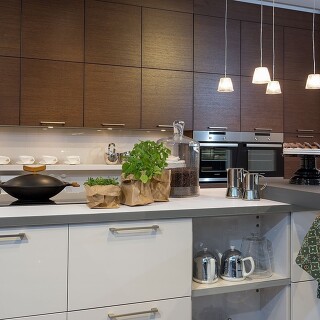 Moderne Küchen punkten mit Qualität und Komfort und nahezu geräuschloser Schließ- und Gerätetechnik. Moderne Küchen punkten mit Qualität und Komfort und nahezu geräuschloser Schließ- und Gerätetechnik.