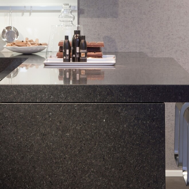 Obacht: Naturstein verträgt keine kalklösenden Reinigungsmittel wie bspw. Essig! Obacht: Naturstein verträgt keine kalklösenden Reinigungsmittel wie bspw. Essig!